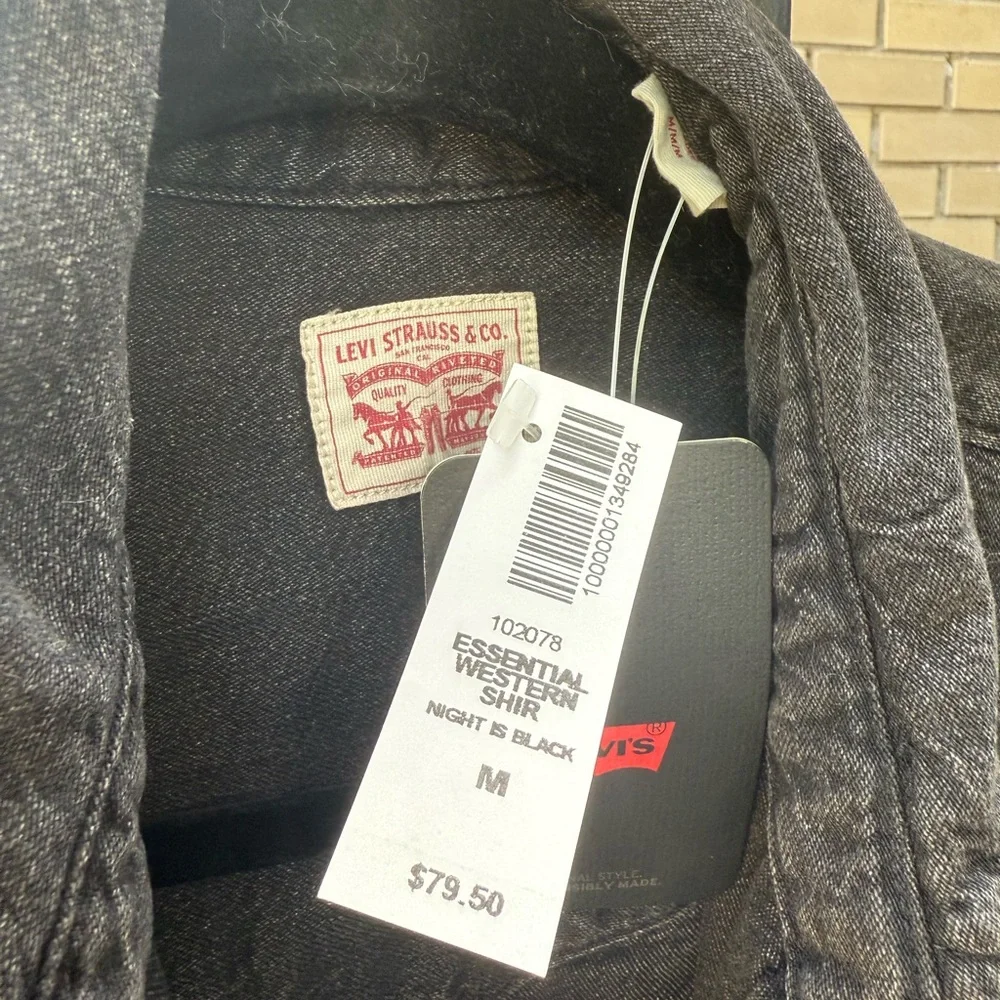 Aritzia: Levi's Black Denim Button Down Shirt - Picture 7 of 8